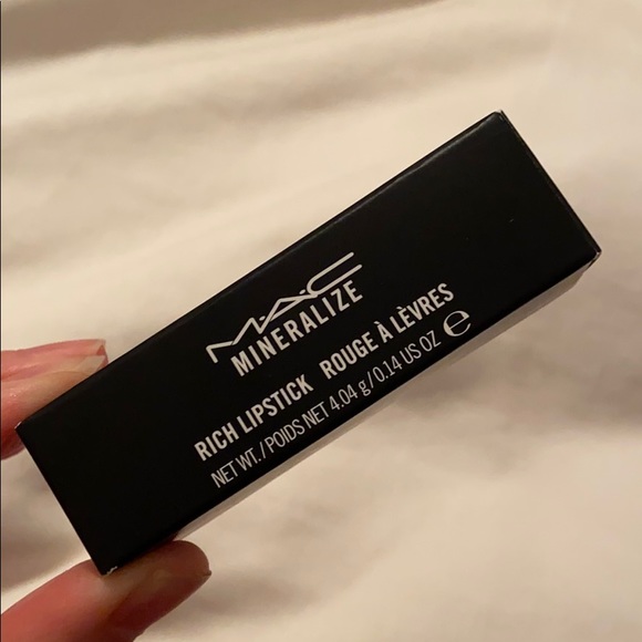 MAC Mineralize Rich Lipstick - Picture 4 of 4